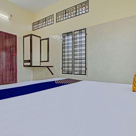 Spot On J P Tourist Home โกลลัม ภายนอก รูปภาพ